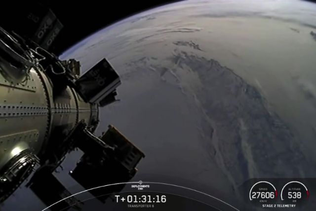 Спутник EOS Sat-1 во время отделения от ракеты-носителя Falcon 9