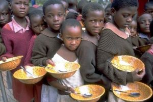 Голодающие дети в Африке