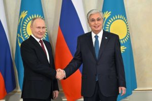 Касым-Жомарт Токаев и Владимир Путин на форуме