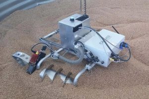 Прототип робота-ворошителя зерна Crover
