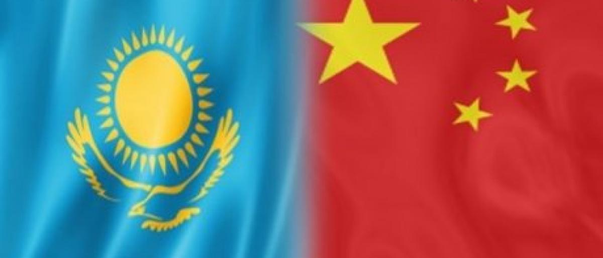 флаги Казахстана и Китая