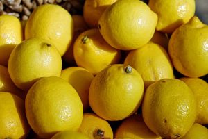 В ручной клади пытались провезти около 450 кг лимонов из Узбекистана